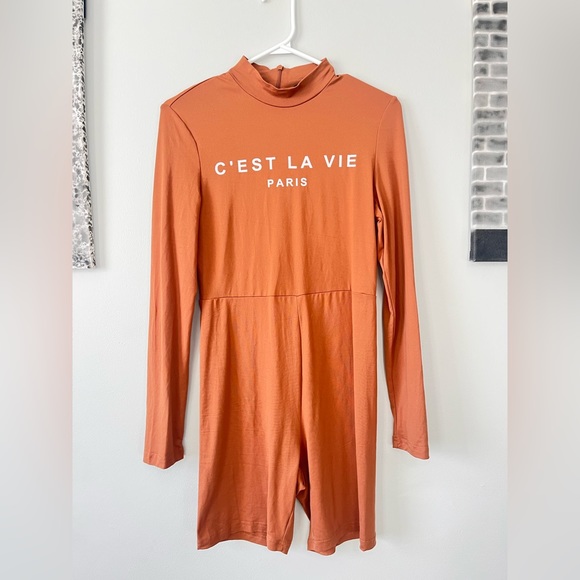 Brown romper, bought second hand and only wore to try on, cute outfit! Size M. - Picture 1 of 1